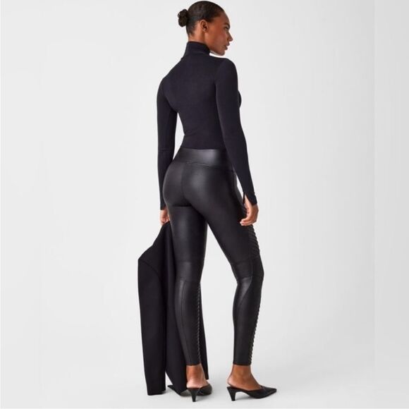 EUC SPANX BLACK MOTO FAUX LEATHER LEGGINGS SIZE LARGE - Picture 3 of 11